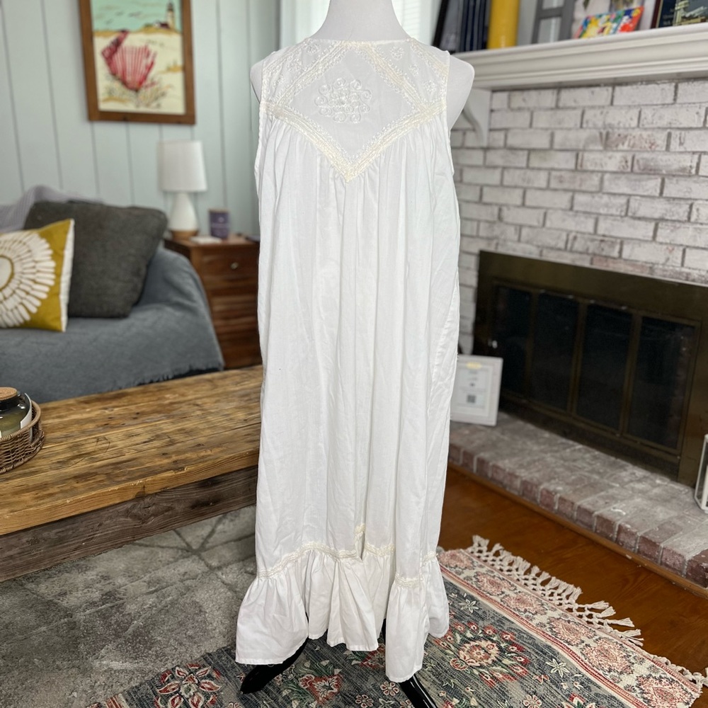 Vintage Caravan embroidered sleeveless ruffle nightgown